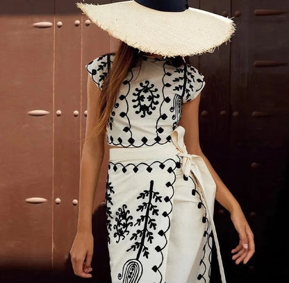 Conjunto Sara – Estampado Chic de Top y Falda