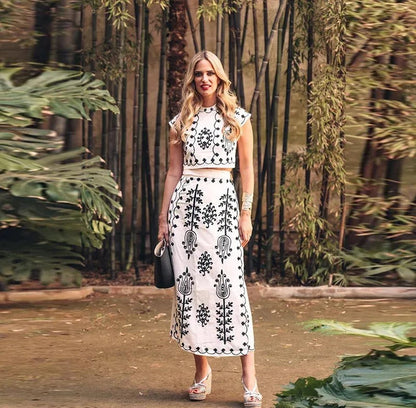 Conjunto Sara – Estampado Chic de Top y Falda